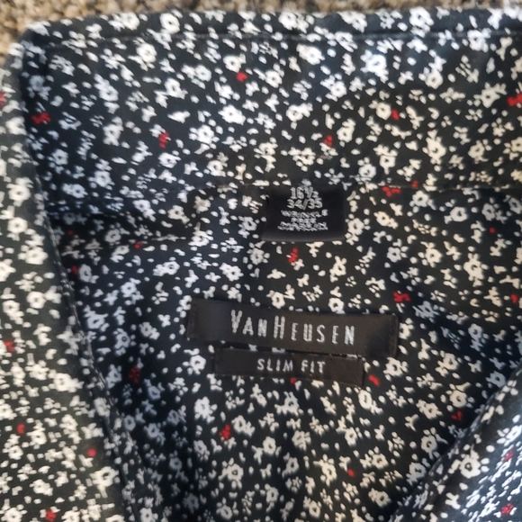 Van Heusen Button-down Dress Shirt (16 1/2 neck) - Picture 2 of 5